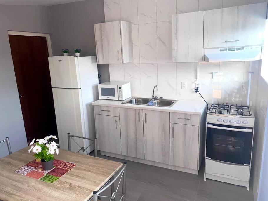 Cozy 1-Bedroom Apartment Close To City Center 威廉斯塔德 外观 照片
